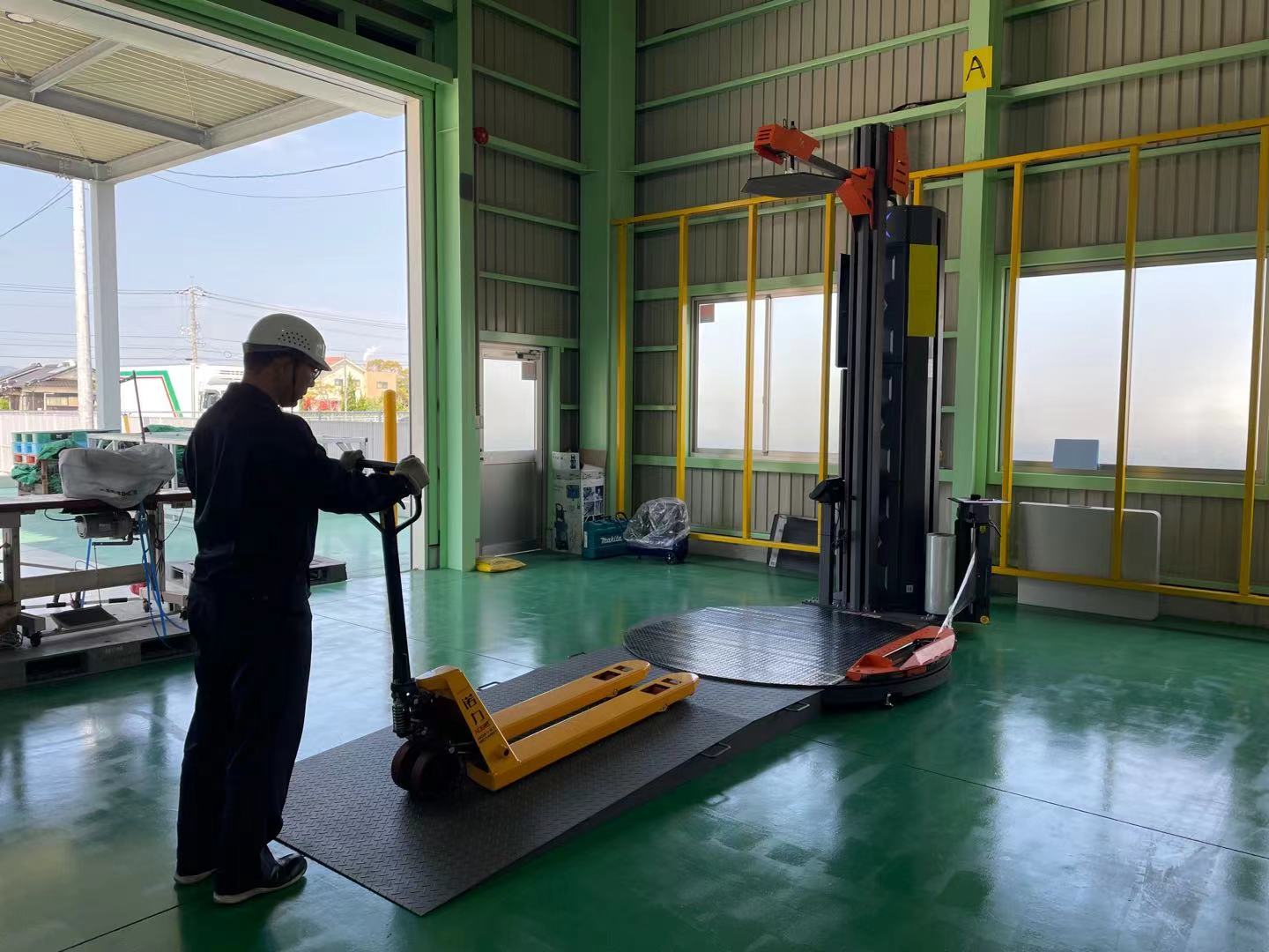 X100 Semi Automatic Pallet Wrapping Machine