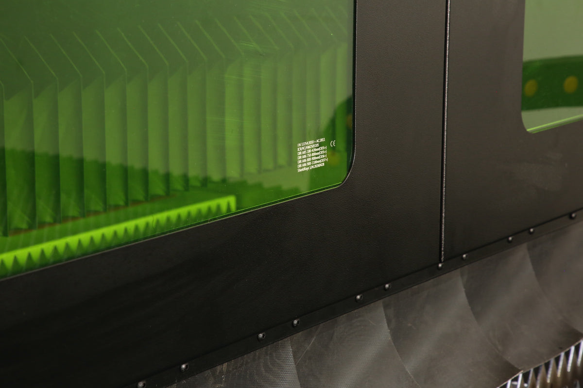 CE-certified laser-safety viewing window rated for 1064nm
