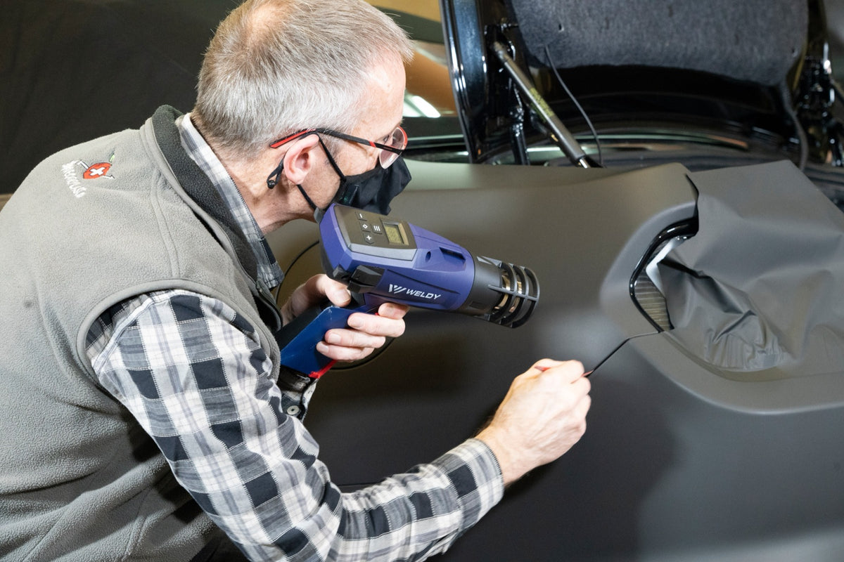 WELDY HG 530-A hot air tool - car wrapping in use
