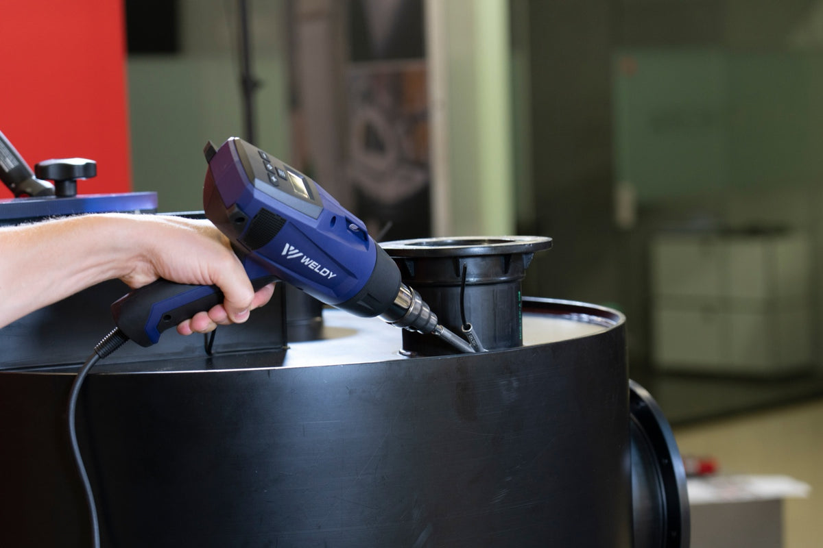 WELDY HG 530-A hot air tool - in use 2